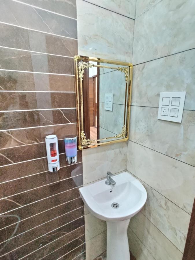 Guntas Residency Hotel Amritsar Eksteriør billede