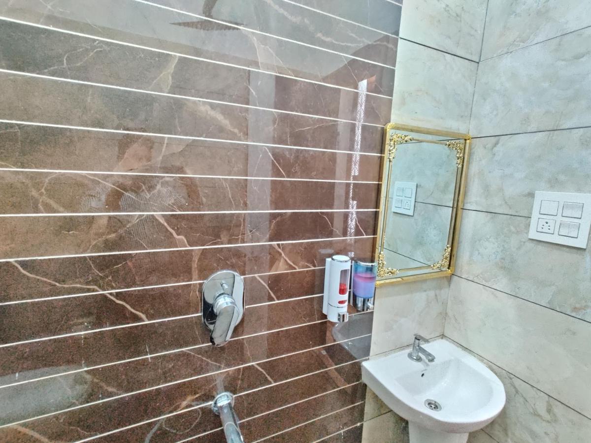 Guntas Residency Hotel Amritsar Eksteriør billede