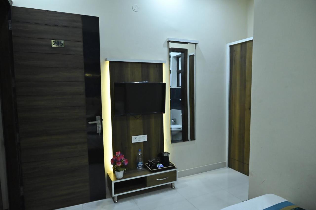Guntas Residency Hotel Amritsar Eksteriør billede